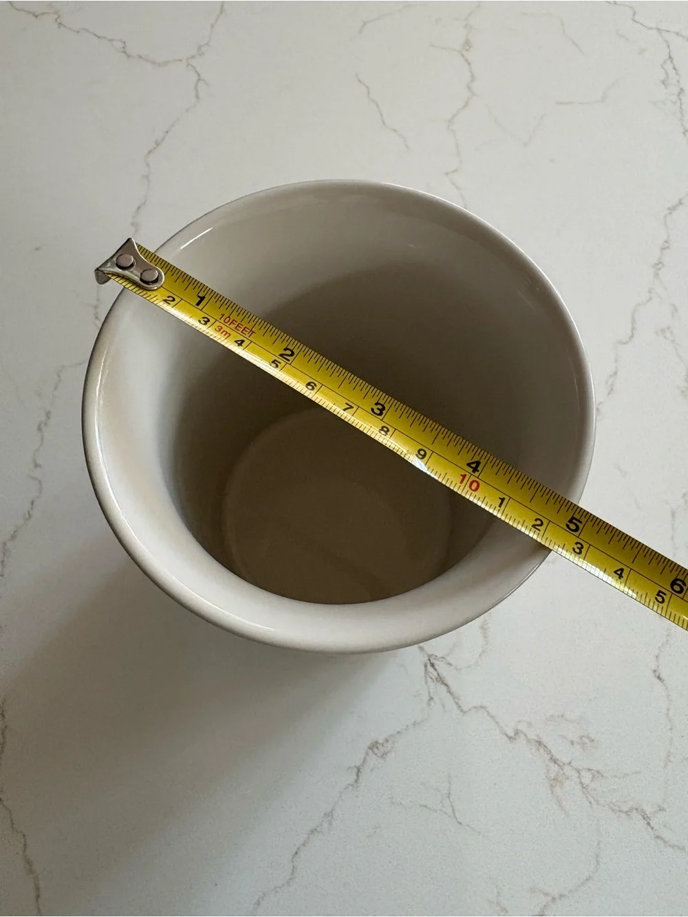Le Creuset whisks table